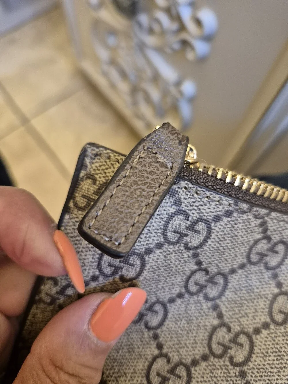 Gucci Beige GG Supreme Zip pouch - Picture 3 of 6